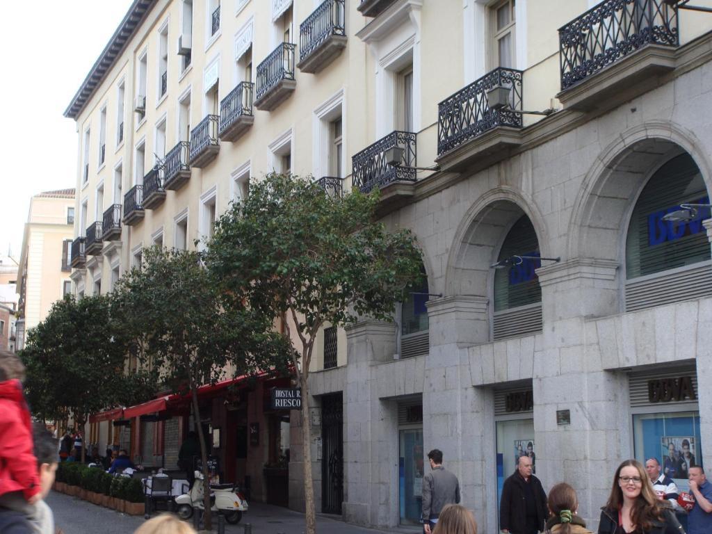 Hostal Riesco Madri Exterior foto