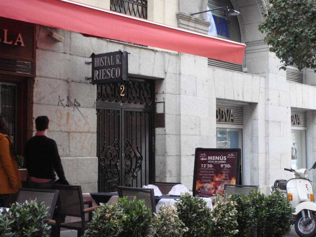 Hostal Riesco Madri Exterior foto