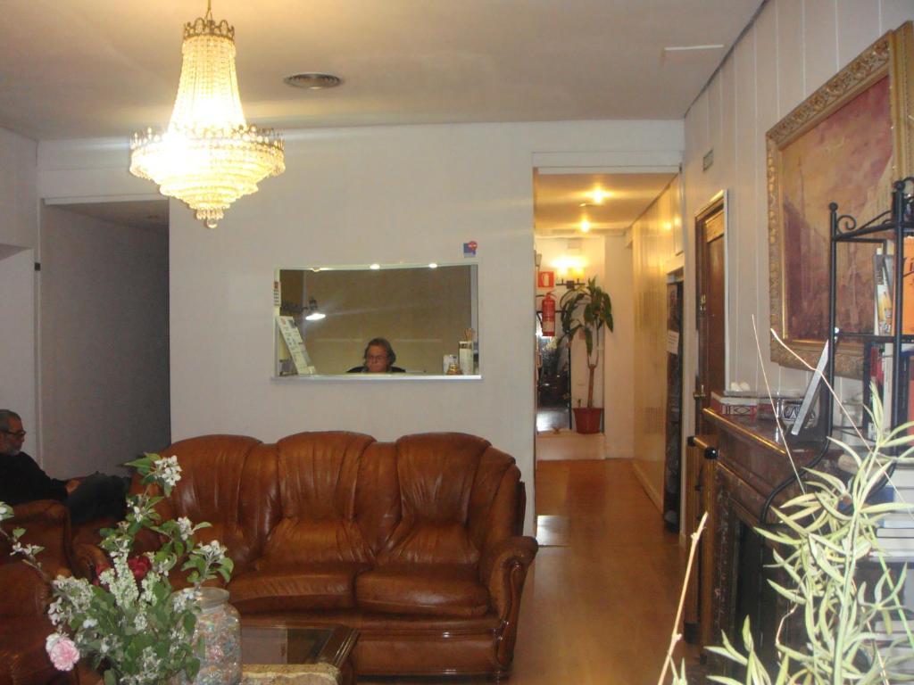 Hostal Riesco Madri Exterior foto